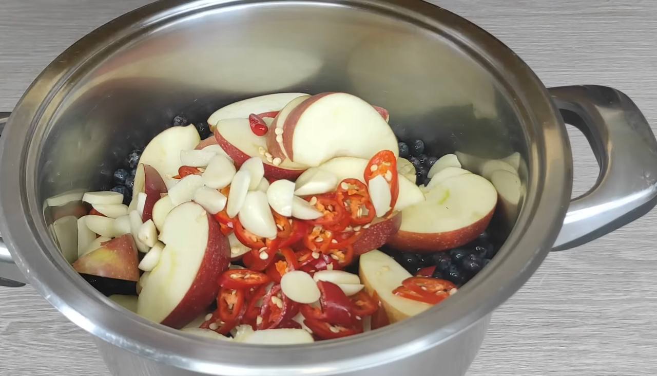 Смачний виноградний соус, який підійде до будь-якої страви: легкий рецепт